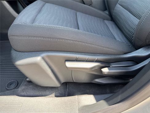 New 2026 Chevrolet Equinox LT FWD image 15