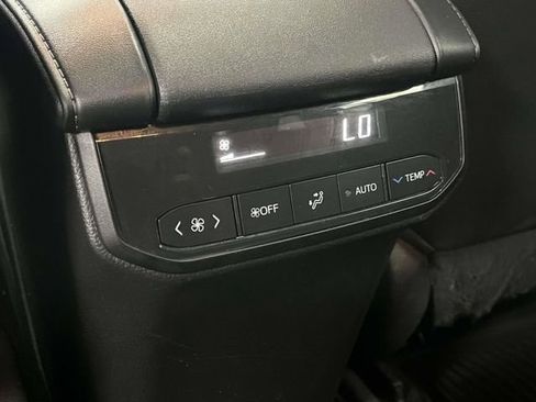 Used 2023 Toyota Highlander XLE AWD/4WD image 21