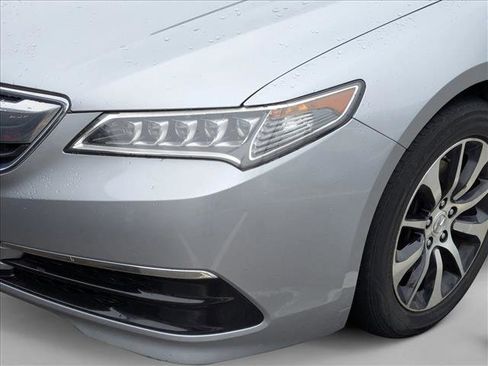 Used 2017 Acura TLX image 9