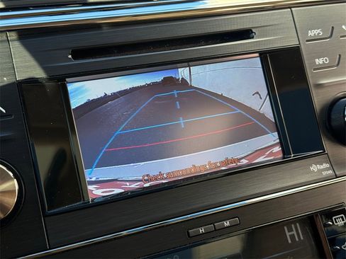 Used 2013 Toyota Avalon Limited image 20