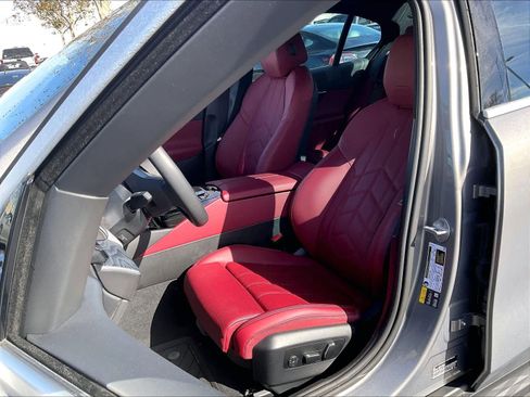 Certified 2025 BMW i5 xDrive40 w/ Premium Package image 27