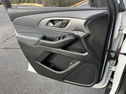 Used 2018 Chevrolet Traverse LT image 13