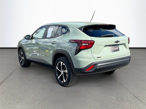 Used 2024 Chevrolet Trax RS w/ Driver Confidence Package image 5