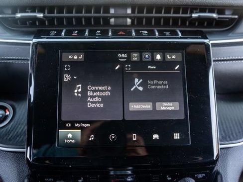 Used 2025 Jeep Grand Cherokee Altitude AWD/4WD image 19