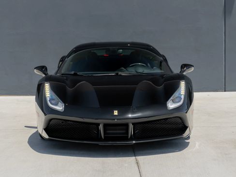 Used 2018 Ferrari 488 GTB RWD image 4