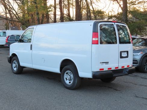 Used 2015 Chevrolet Express 2500 image 4