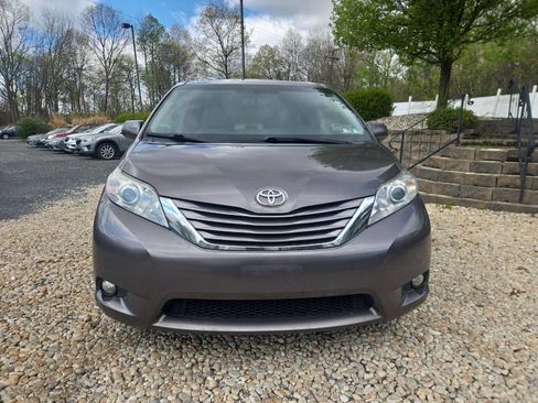 Used 2015 Toyota Sienna XLE Premium image 2