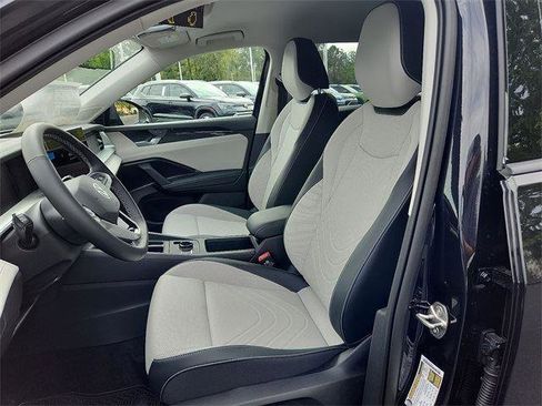 New 2025 Volkswagen Tiguan SE image 11