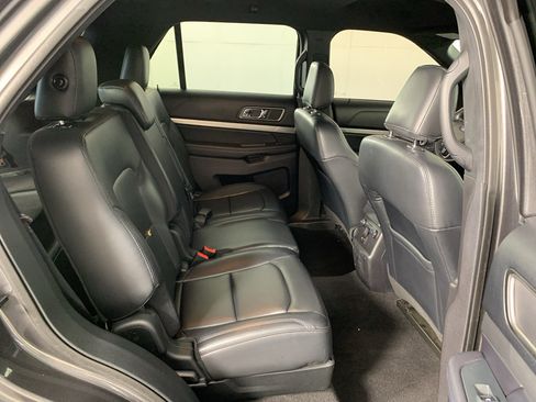Used 2019 Ford Explorer XLT w/ Equipment Group 202A FWD image 38