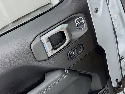 Used 2022 Jeep Wrangler Unlimited Rubicon w/ Steel Bumper Group image 17