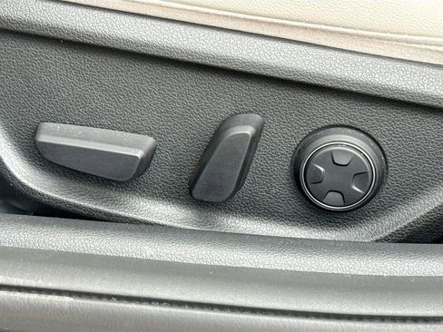 Used 2020 Genesis G70 2.0T image 24