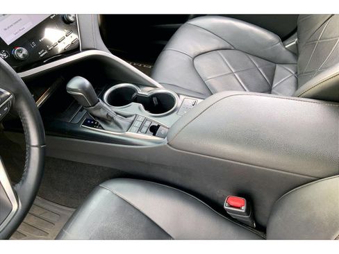 Used 2018 Toyota Camry XLE image 15