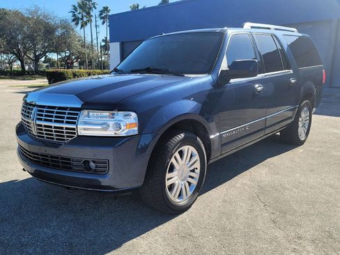 Used 2014 Lincoln Navigator L 2WD image 1