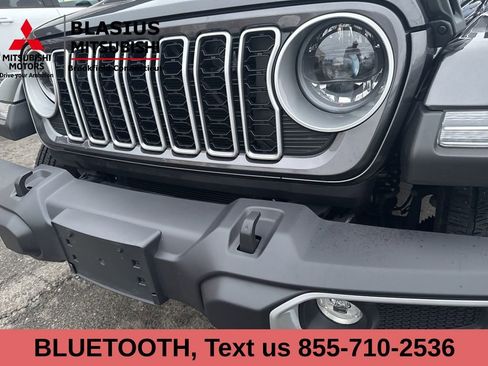 Used 2025 Jeep Wrangler Unlimited Sahara image 11