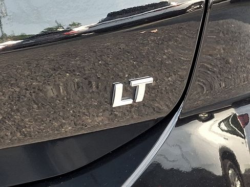 Used 2023 Chevrolet Equinox LT FWD image 32