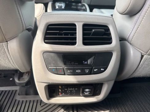 Used 2016 Honda Pilot Touring image 15