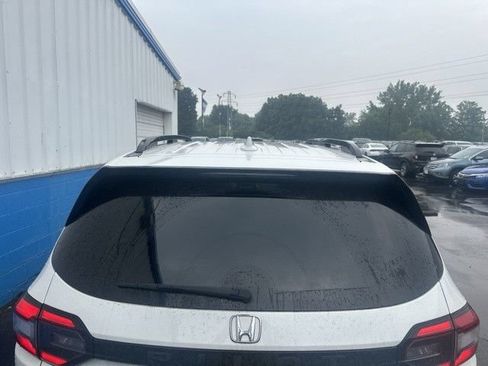 Used 2023 Honda Pilot Touring image 6