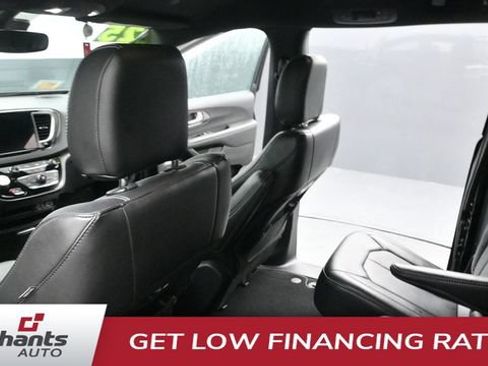 Used 2025 Chrysler Pacifica Select FWD image 24