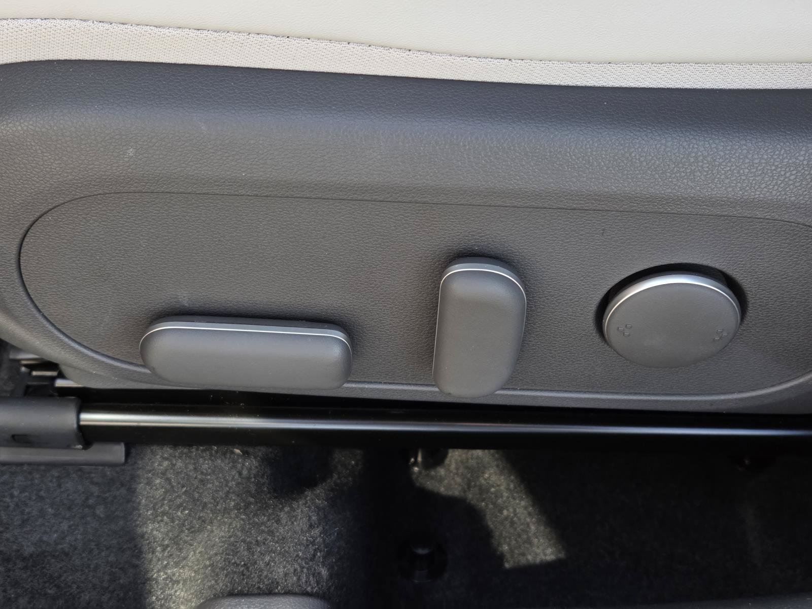 Certified 2026 Hyundai Kona SEL Premium FWD image 23