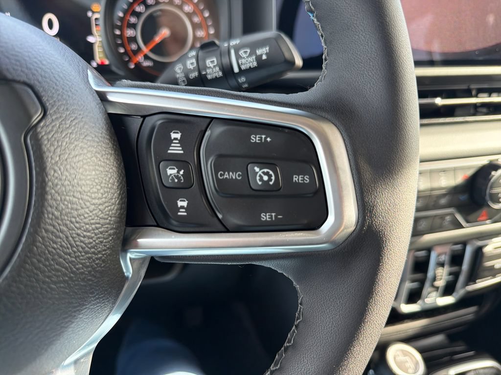 Used 2026 Jeep Wrangler Unlimited Sahara AWD/4WD image 14