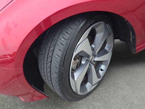 Used 2018 Honda Accord Touring image 30