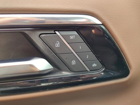 Used 2025 Chevrolet Suburban High Country image 23