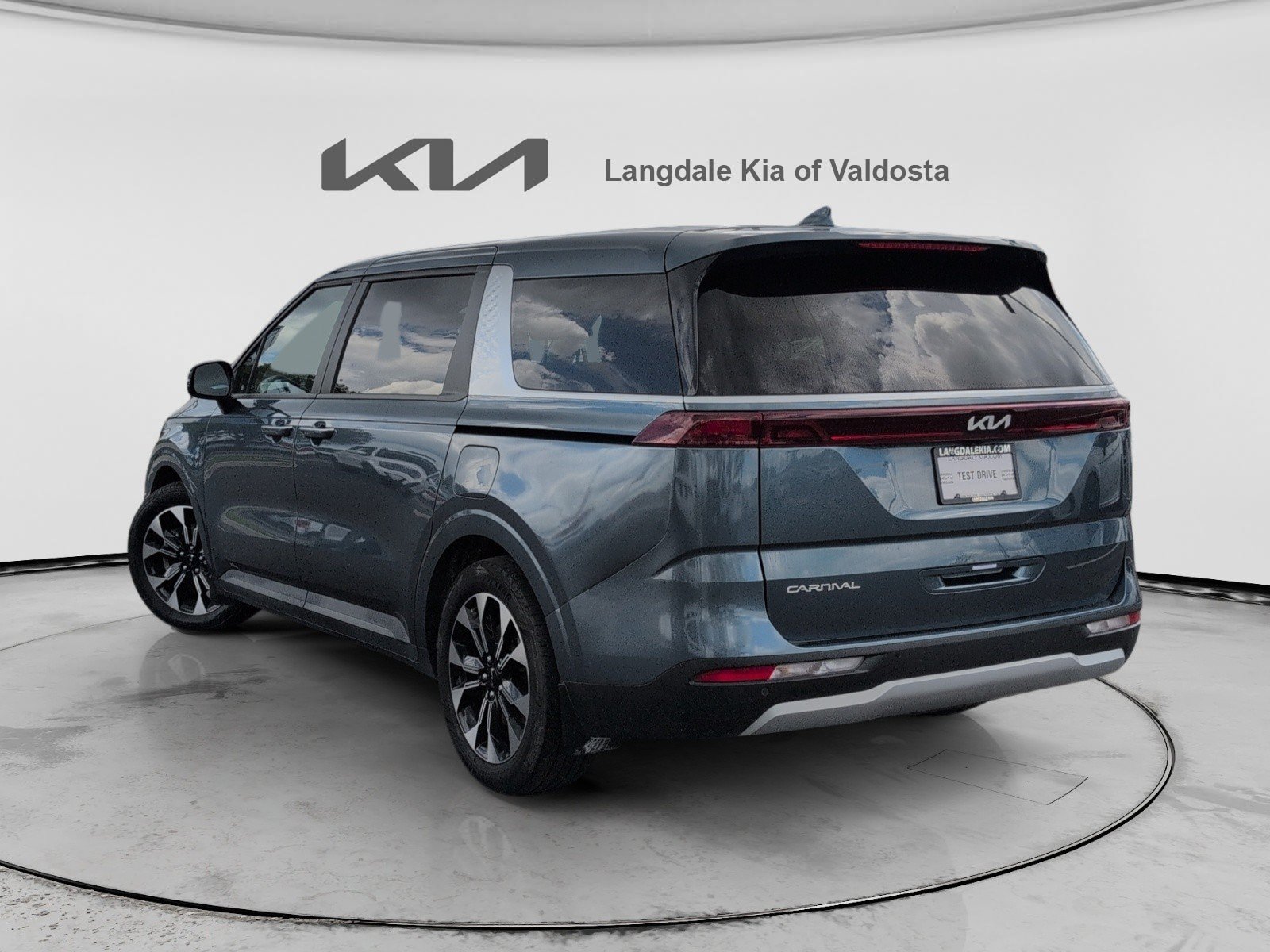 Used 2024 Kia Carnival EX FWD image 9