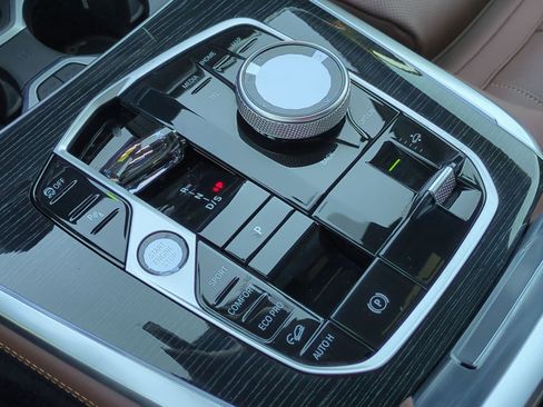 Used 2026 BMW X7 M60i image 26