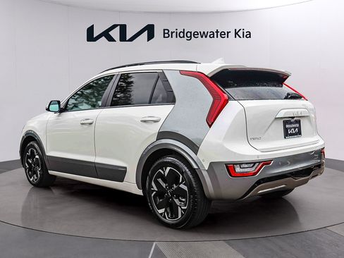 Certified 2025 Kia Niro Wave w/ Wave Preserve Package FWD image 4