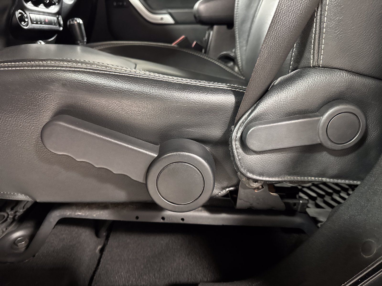 Used 2017 Jeep Wrangler Unlimited Rubicon AWD/4WD image 12