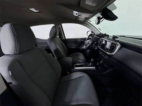 Used 2020 Toyota Tacoma SR5 image 25