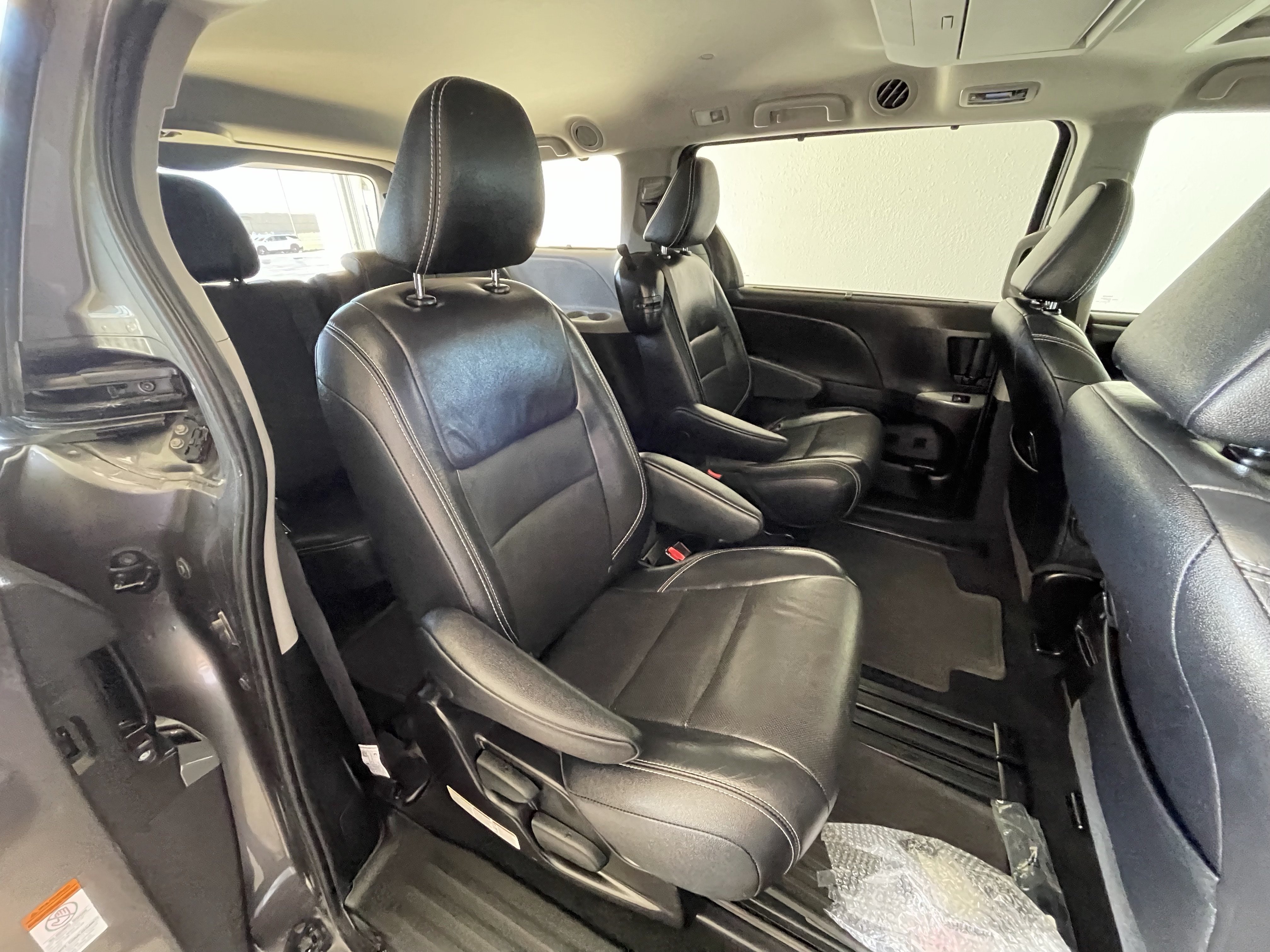 Used 2017 Toyota Sienna SE Premium FWD image 16
