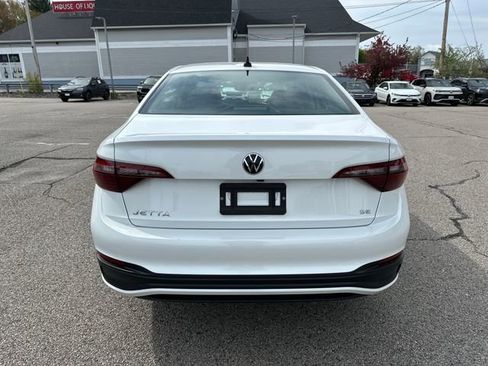 Certified 2023 Volkswagen Jetta SE w/ Panoramic Sunroof Package FWD image 8