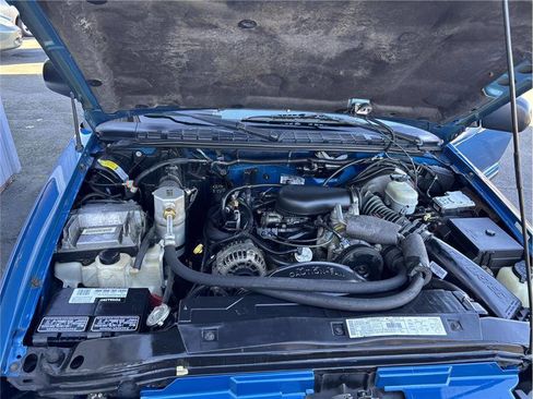 Used 2001 Chevrolet S10 Pickup LS w/ Cold-Climate Pkg image 17