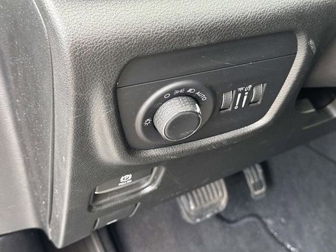 Used 2024 Jeep Grand Cherokee Altitude AWD/4WD image 19