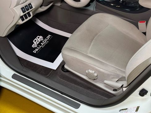 Used 2012 Nissan Leaf SV image 31