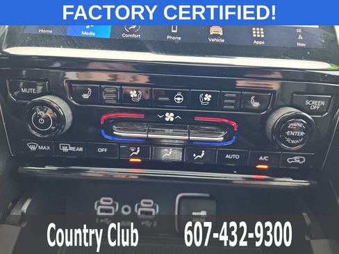 Used 2024 Jeep Grand Cherokee L Limited w/ Luxury Tech Group II image 17