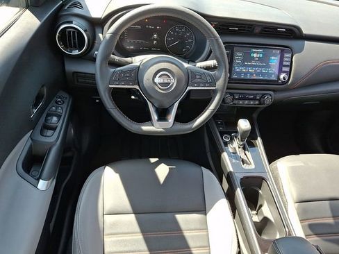 Used 2023 Nissan Kicks SR w/ SR Premium Package FWD image 11