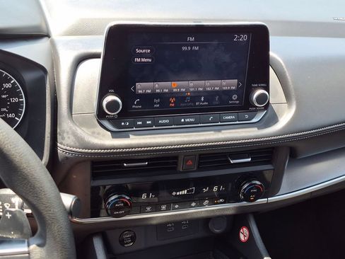 Certified 2024 Nissan Rogue SV FWD image 18