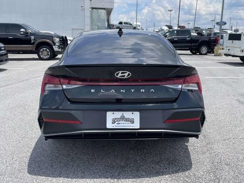 Used 2026 Hyundai Elantra SEL Sport Premium FWD image 4