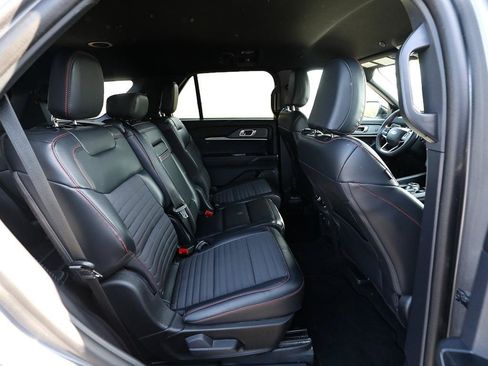 Used 2025 Ford Explorer ST-Line w/ ST-Line Street Pack AWD/4WD image 24