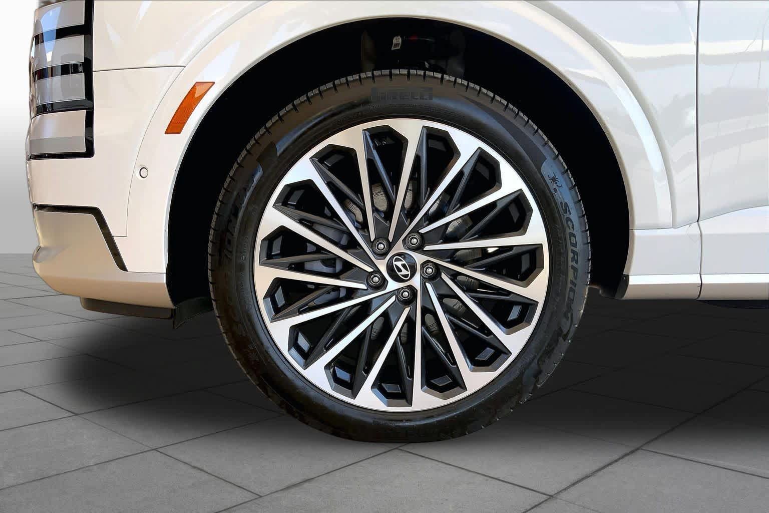Used 2026 Hyundai Palisade Calligraphy AWD/4WD image 11