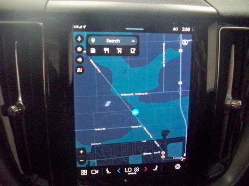 Used 2022 Volvo XC60 B5 Momentum image 7