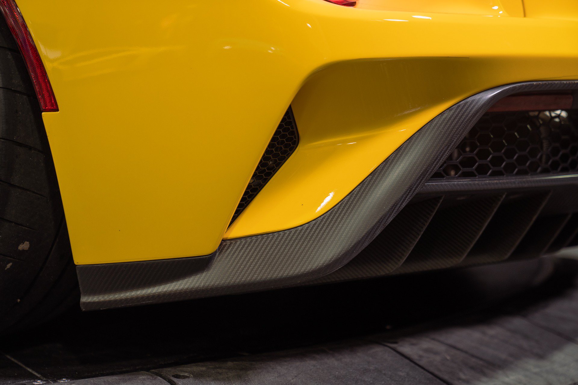 Used 2019 Ford GT RWD image 23