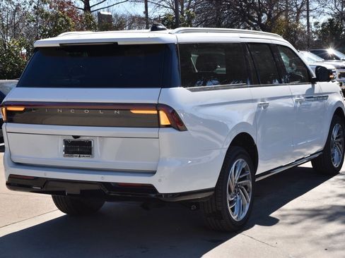 New 2025 Lincoln Navigator L Reserve image 7