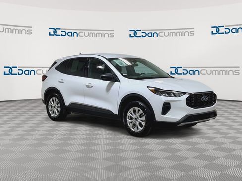 Used 2025 Ford Escape Active AWD/4WD image 2