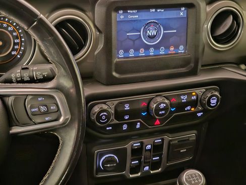 Used 2020 Jeep Wrangler Unlimited Sahara AWD/4WD image 9