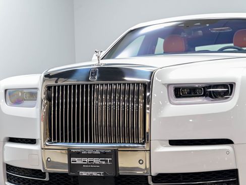 Used 2022 Rolls-Royce Phantom Sedan w/ The Phantom Package RWD image 97