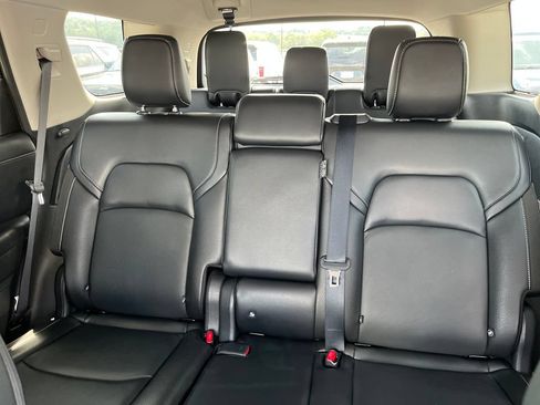 Used 2023 Nissan Pathfinder SL w/ Black Appearance Package AWD/4WD image 13