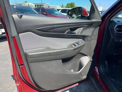 Used 2025 Chevrolet TrailBlazer LT FWD image 18